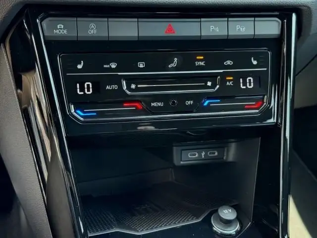 Volkswagen T-Roc view 18