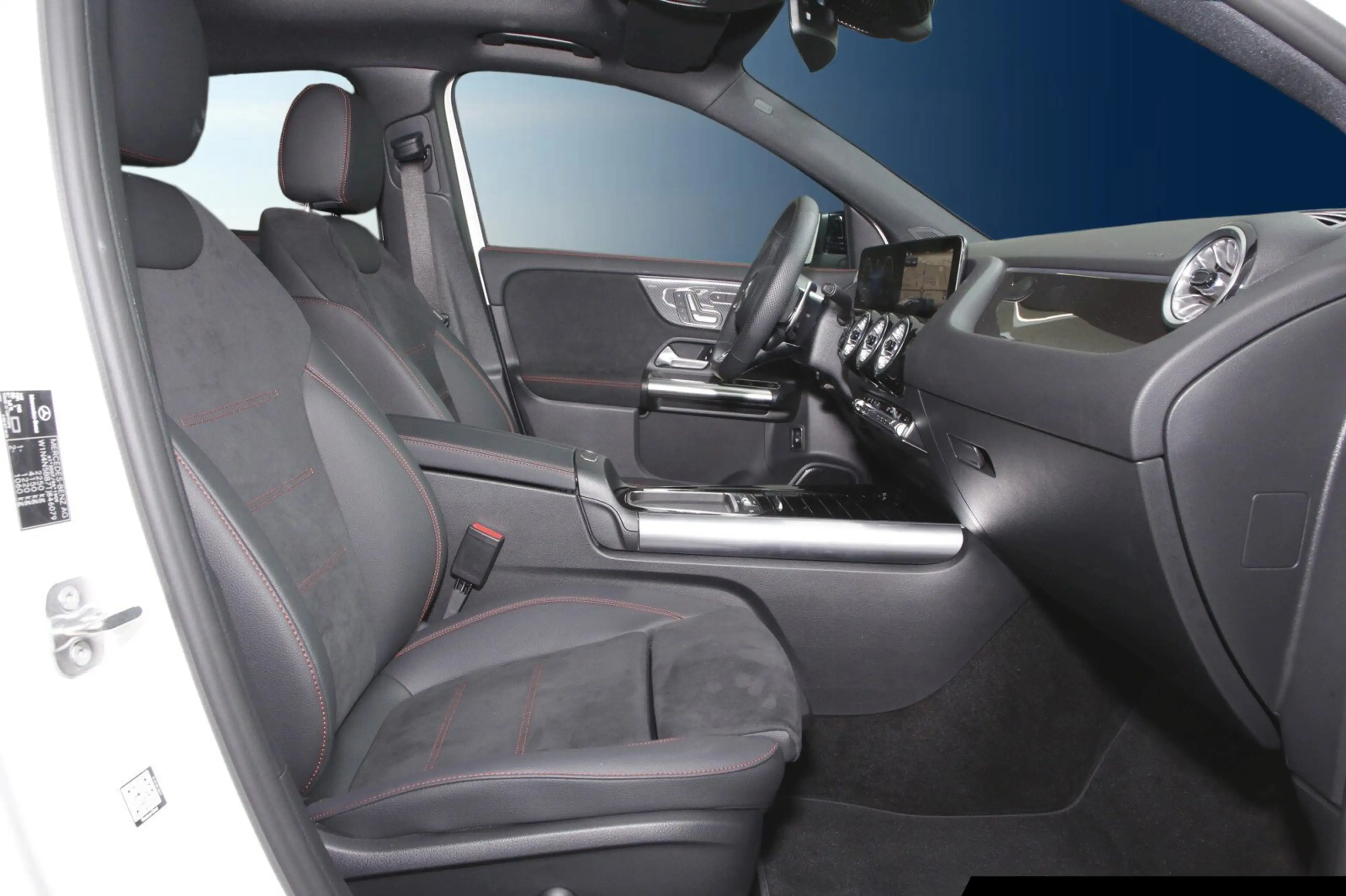 Mercedes-Benz GLA 35 AMG GLA 35 4M AMG/360°/AHK/Night/Pano/Totw./Memory BC — photo 4