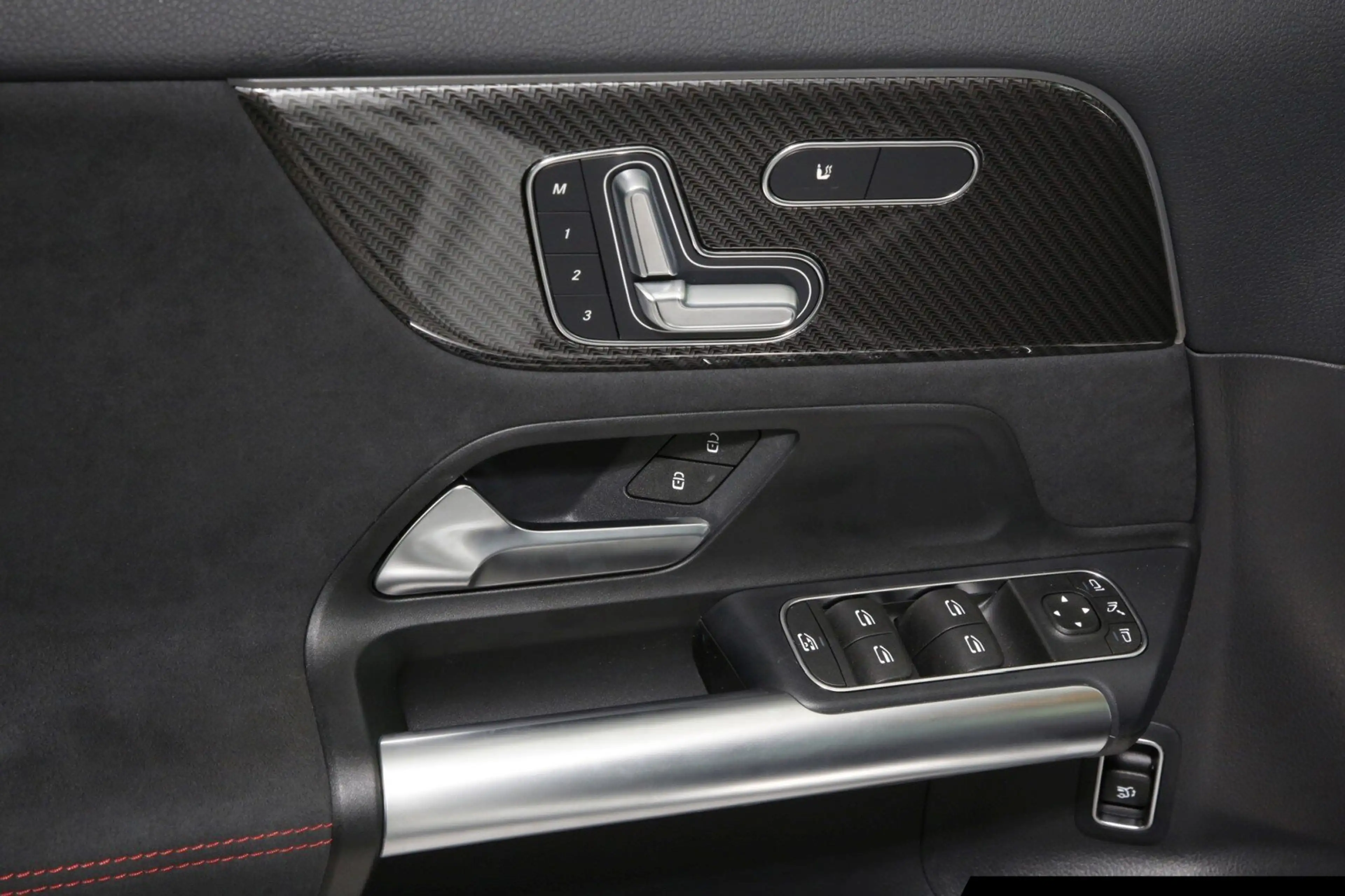 Mercedes-Benz GLA 35 AMG GLA 35 4M AMG/360°/AHK/Night/Pano/Totw./Memory BC — photo 13