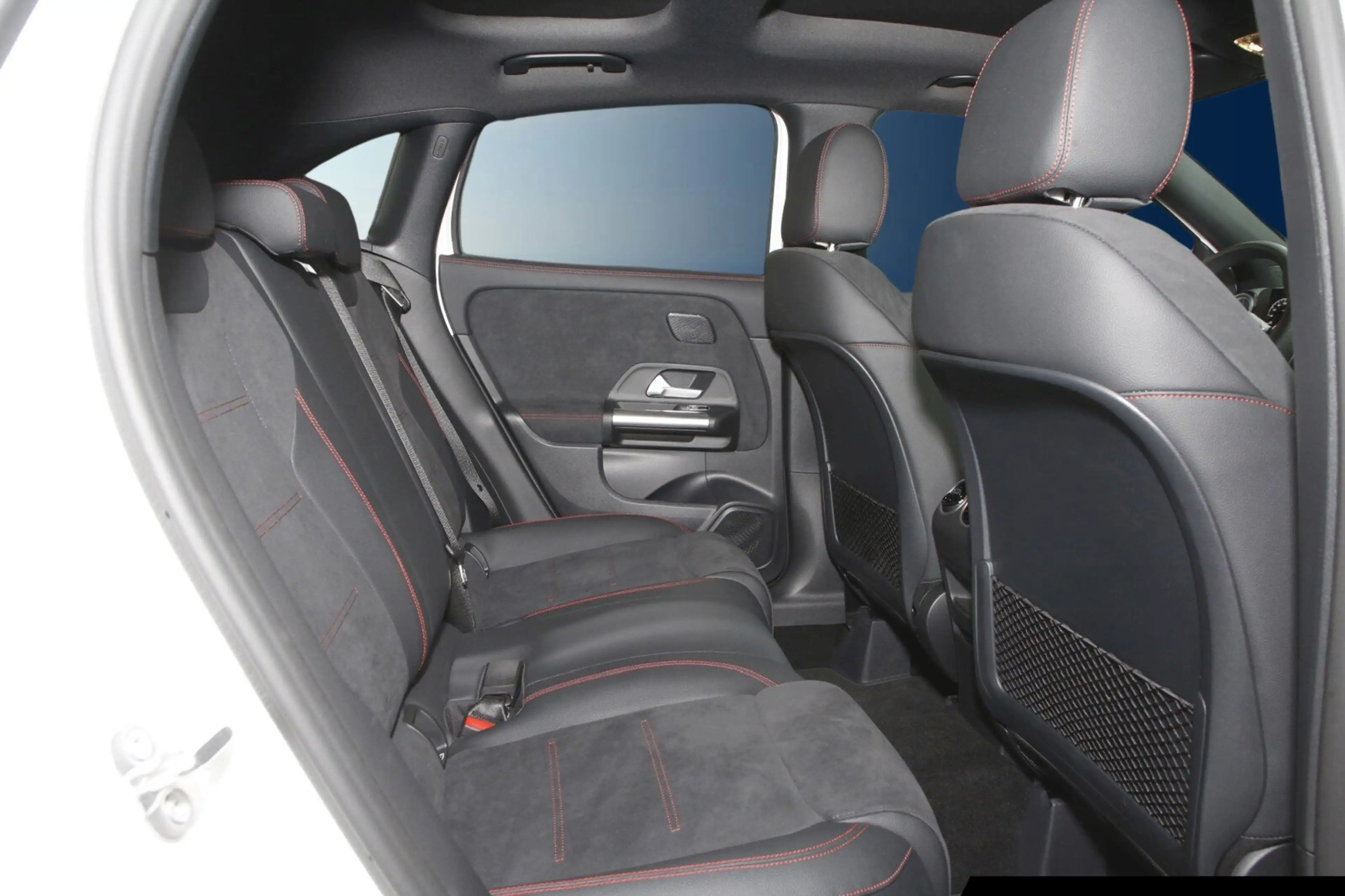Mercedes-Benz GLA 35 AMG GLA 35 4M AMG/360°/AHK/Night/Pano/Totw./Memory BC — photo 7