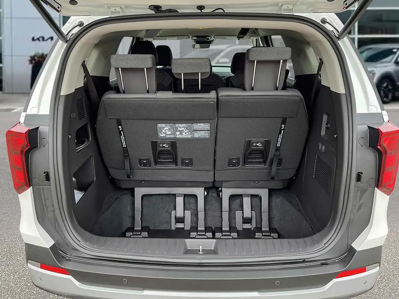 Kia Carnival снимка Kia Carnival