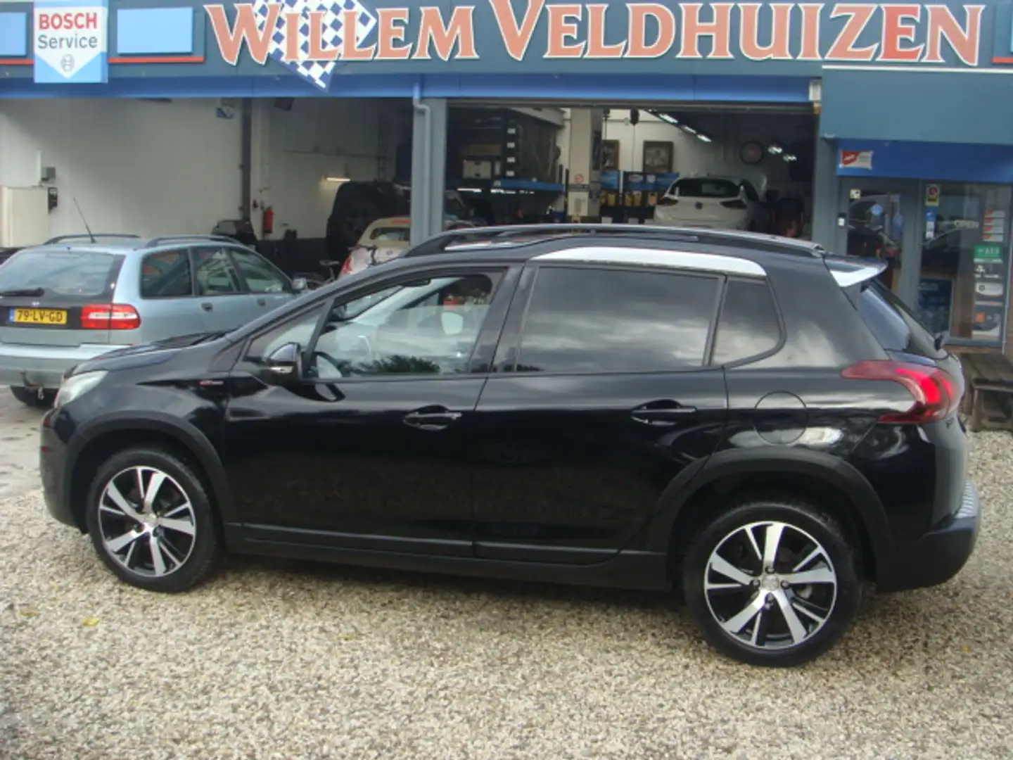 Peugeot 2008 1.2 PureTech 130 pk GT-Line Noir - 2