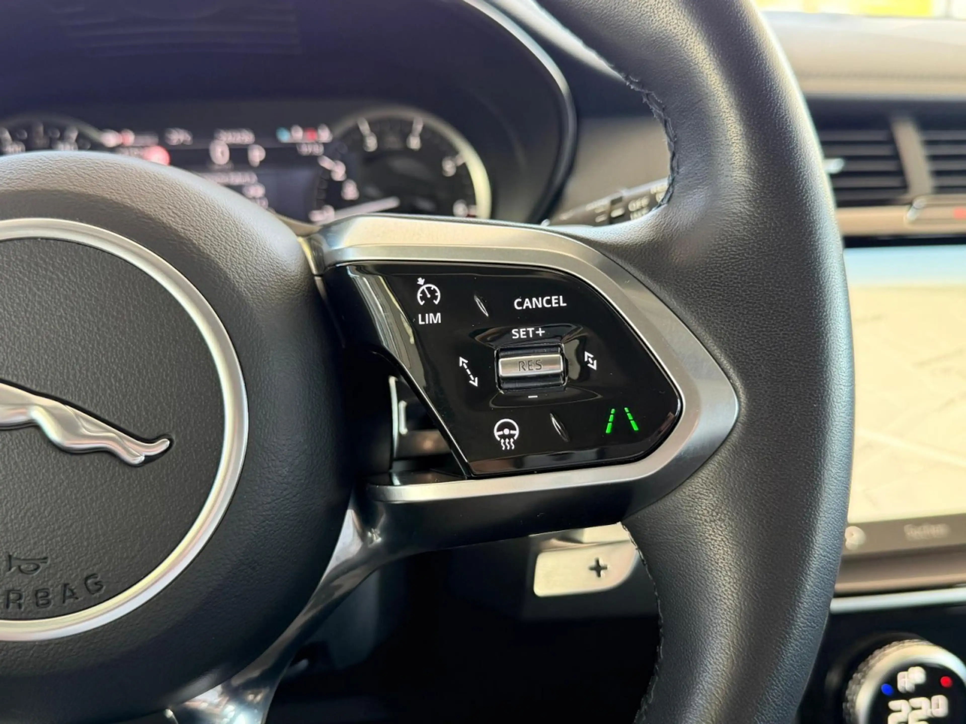 Jaguar E-Pace SE Klima Navi Leder Rückfahrkamera Sitzheizung — photo 12