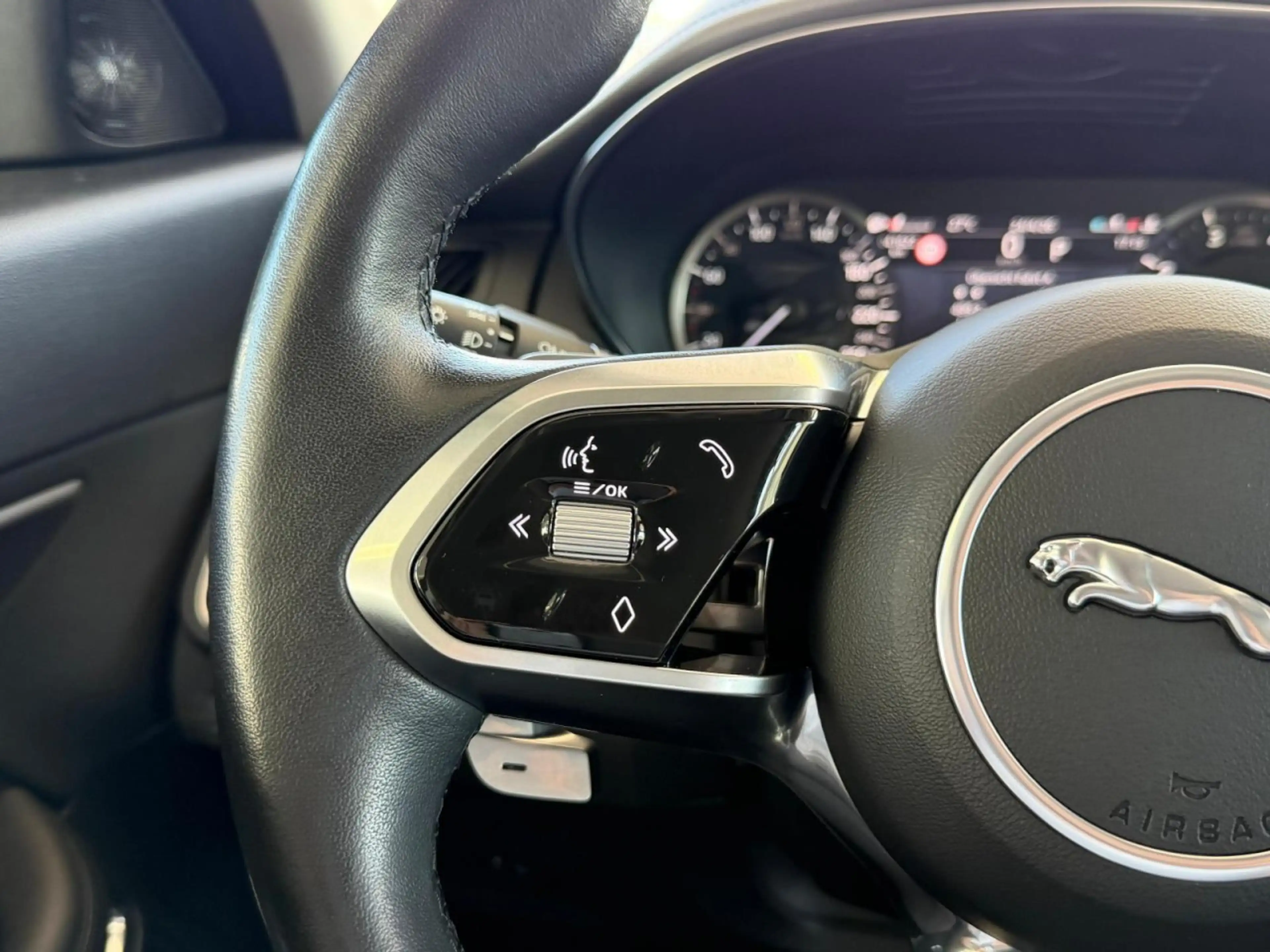 Jaguar E-Pace SE Klima Navi Leder Rückfahrkamera Sitzheizung — photo 11