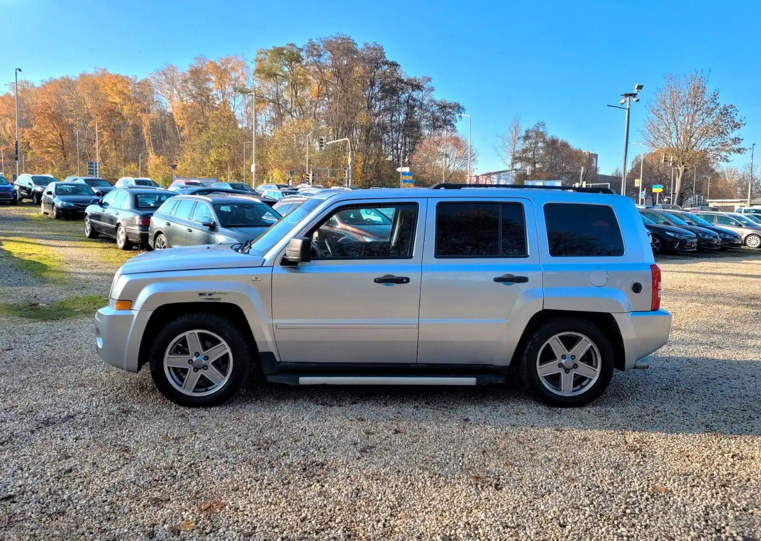 Jeep Patriot Sport 2.4*Euro 4*LPG*Klima*LMF*USB*AHK* Silber - 2