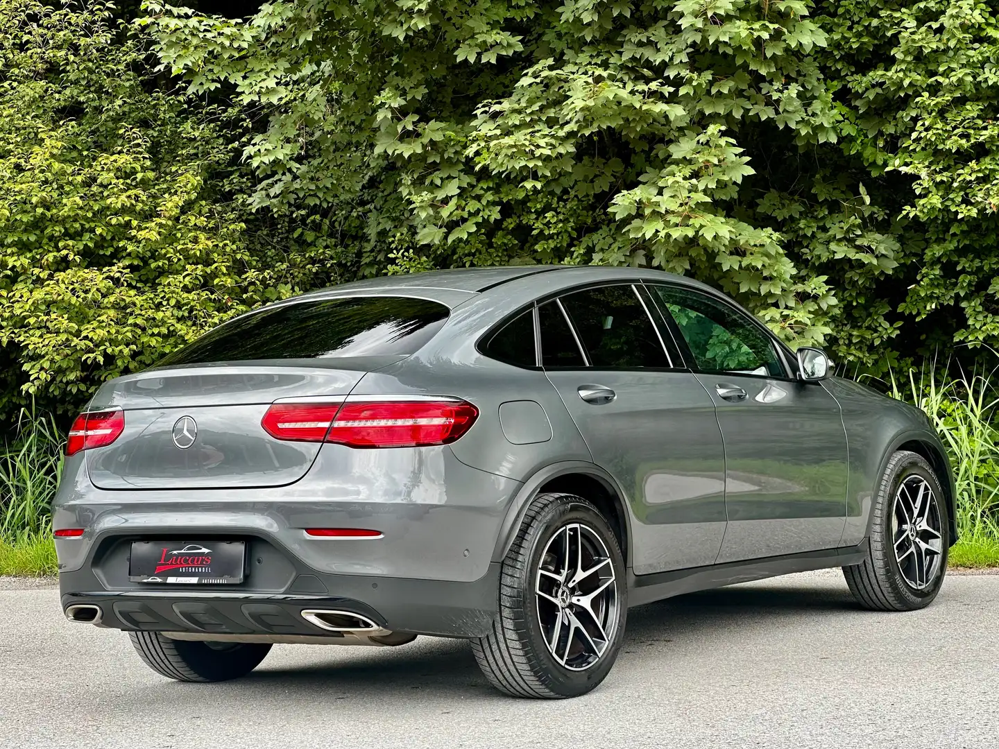 Mercedes-Benz GLC 250 Coupe 4Matic *3xAMG*SPORT*BURMESTER*RFKAM*1Besitz Gris - 2