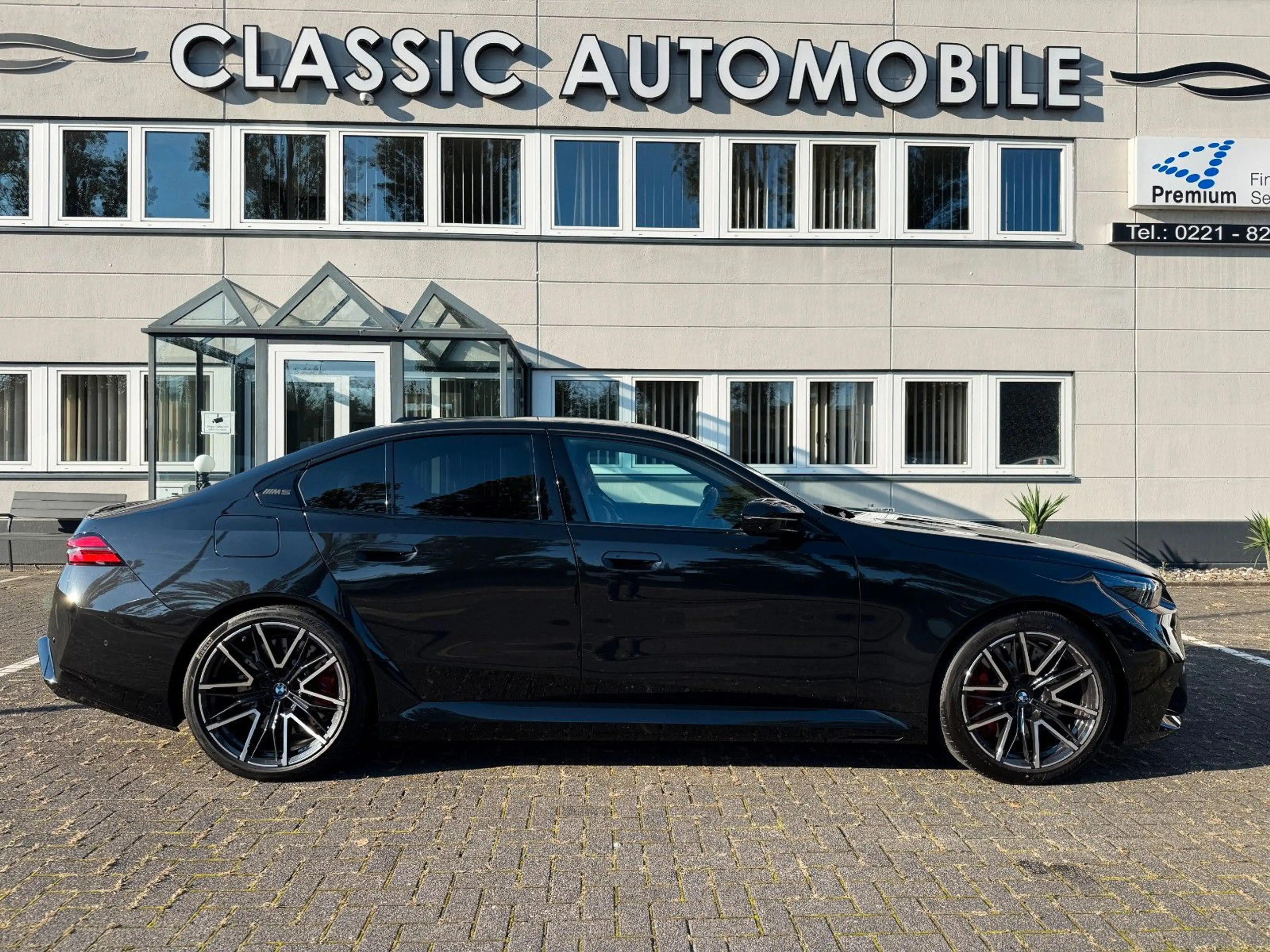 BMW M5 M Package/Anhänger/Panorama/B&W/360°Kamera — photo 4