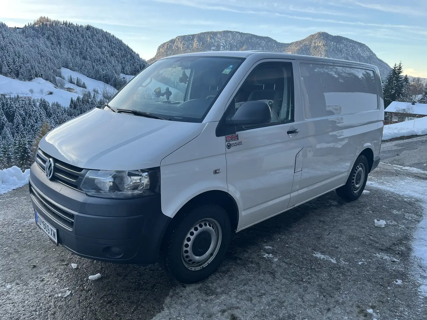 Volkswagen T5 Transporter 4 Motion White - 1