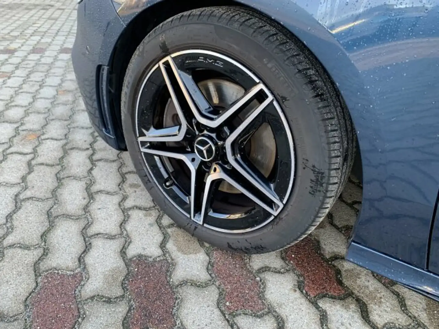 Mercedes-Benz B 250 4Matic AMG Line +Wide+MBUX+AHK+MBeam+Navi Bleu - 2