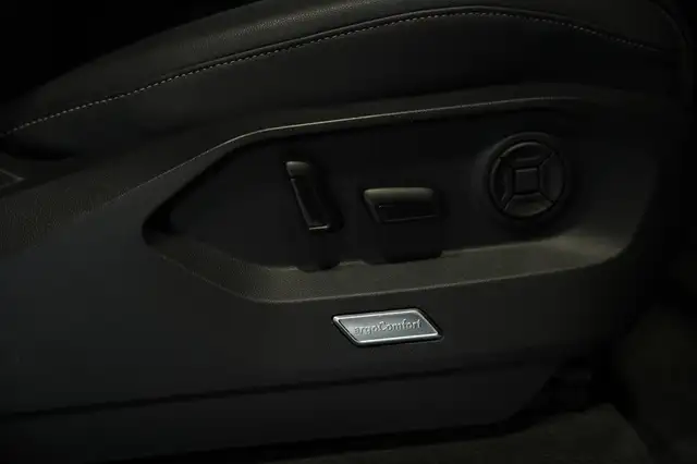 Volkswagen Touareg view 17
