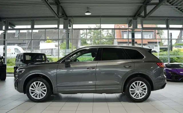 Volkswagen Touareg view 10