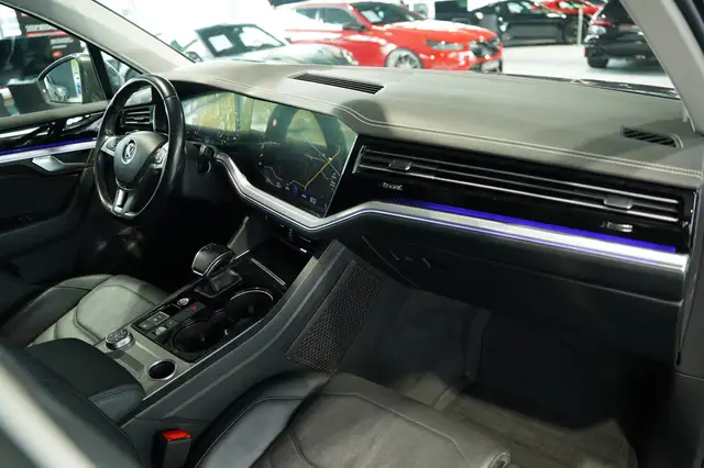 Volkswagen Touareg view 18