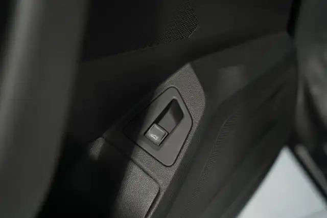 Volkswagen Touareg view 29