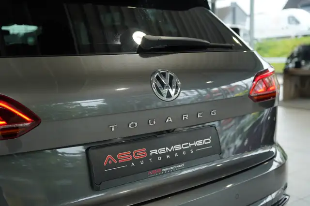 Volkswagen Touareg view 11