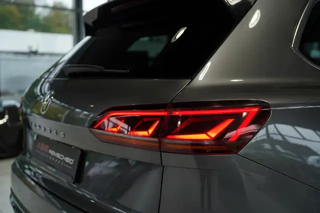 Volkswagen Touareg view 12