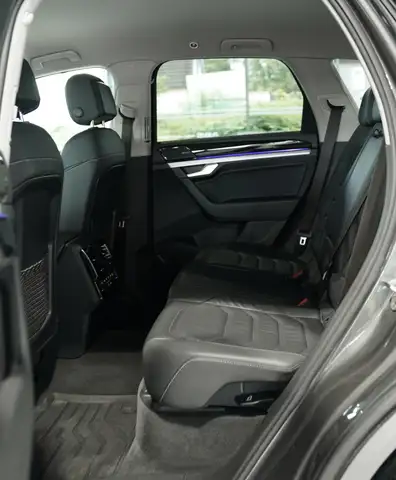 Volkswagen Touareg view 27