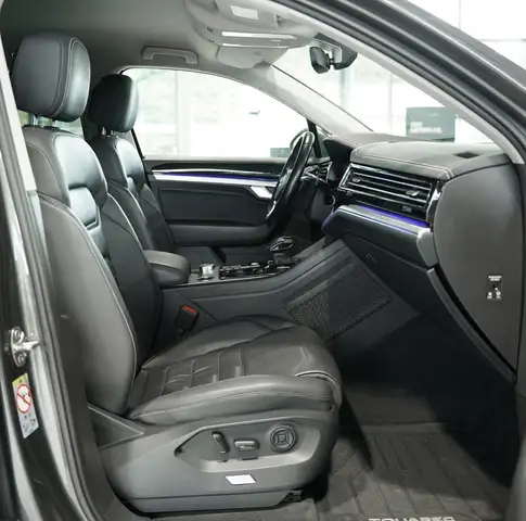 Volkswagen Touareg view 16