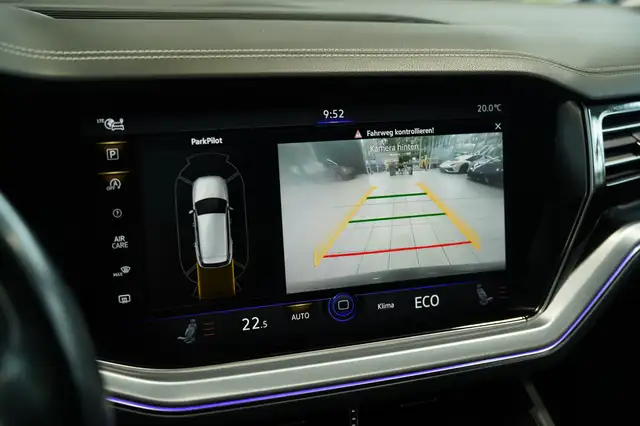 Volkswagen Touareg view 14