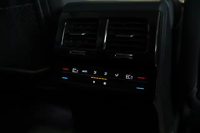 Volkswagen Touareg view 24