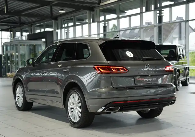 Volkswagen Touareg view 9