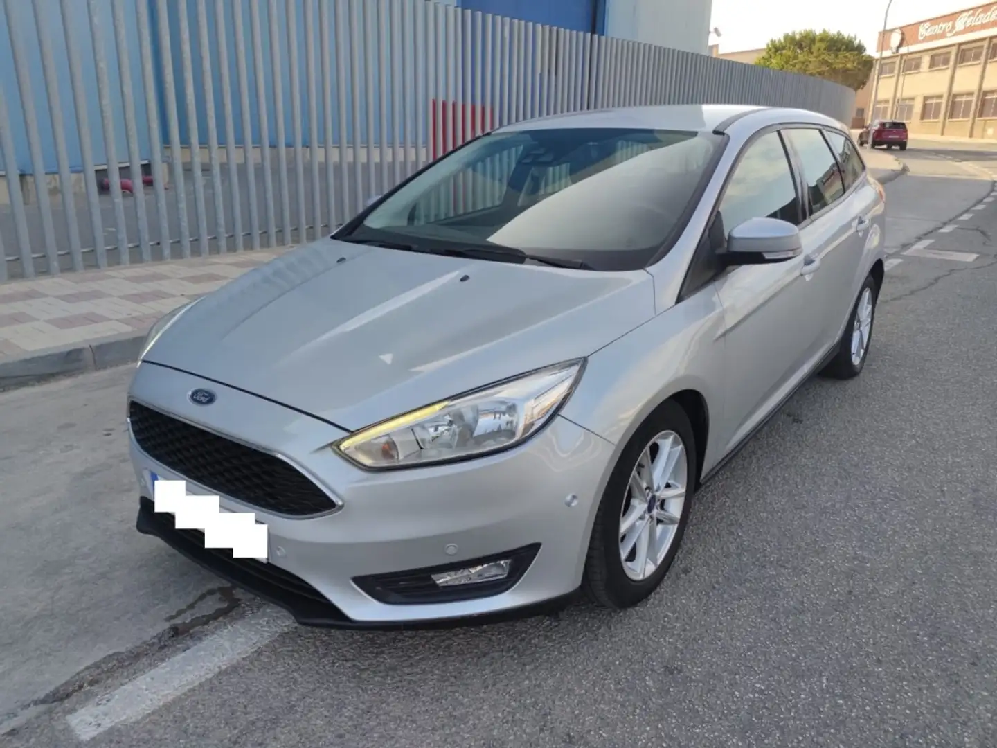 Ford Focus Sb. 1.5TDCi Trend+ PS 120 Gris - 1