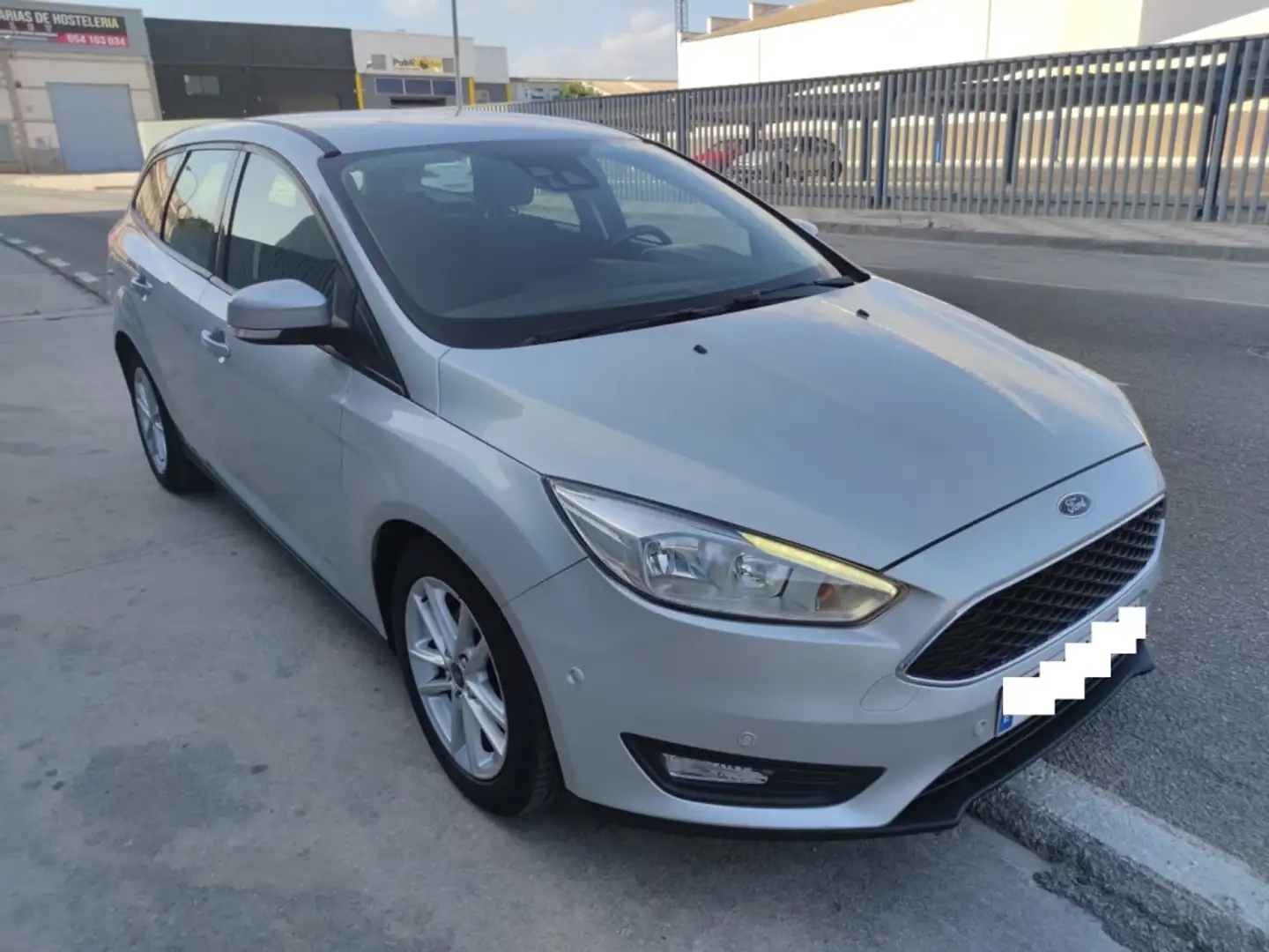 Ford Focus Sb. 1.5TDCi Trend+ PS 120 Gris - 2