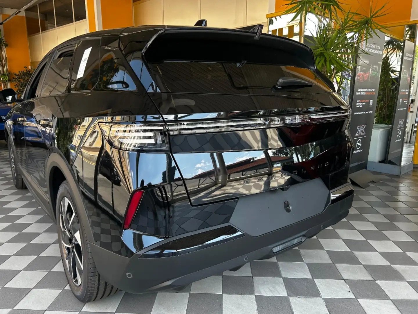 Opel Grandland 1.2 Hybrid GS Nero - 2