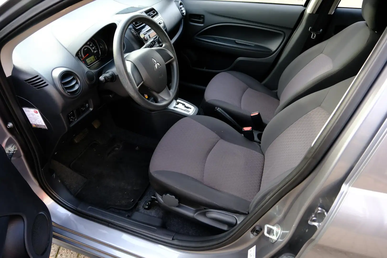 Mitsubishi Space Star 1.0 Cool+ 5-drs Aut. Airco Grau - 2