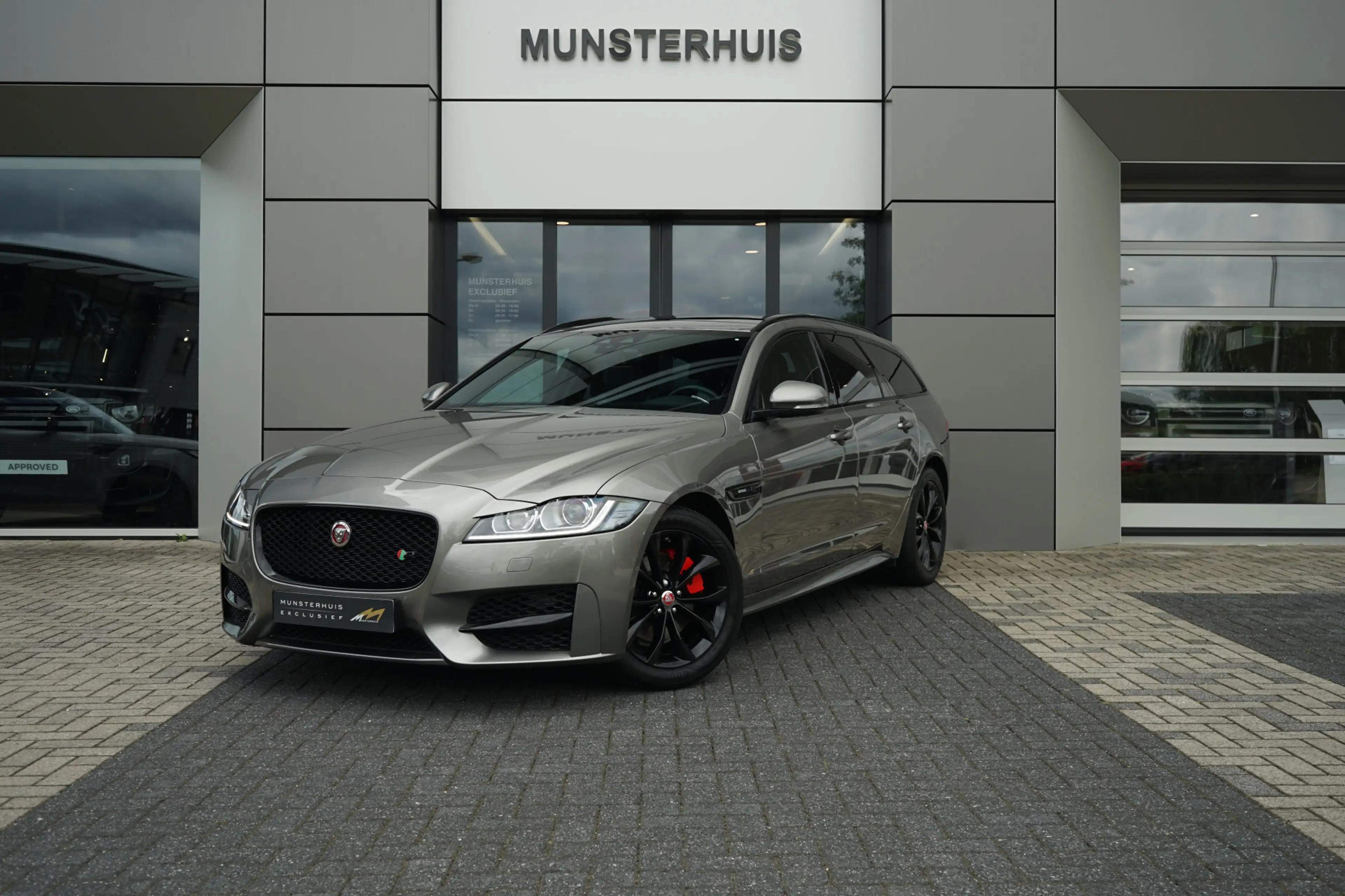 Jaguar XF Sportbrake 2.0t R-Sport | Panoramadak | Voorstoele