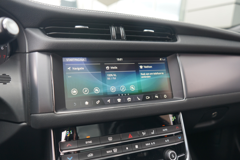 Jaguar XF Sportbrake 2.0t R-Sport | Panoramadak | Voorstoele — photo 22