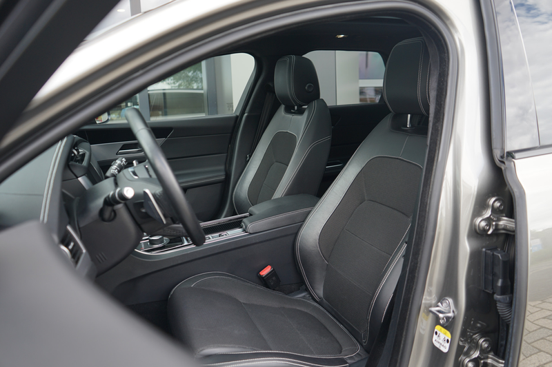 Jaguar XF Sportbrake 2.0t R-Sport | Panoramadak | Voorstoele — photo 13