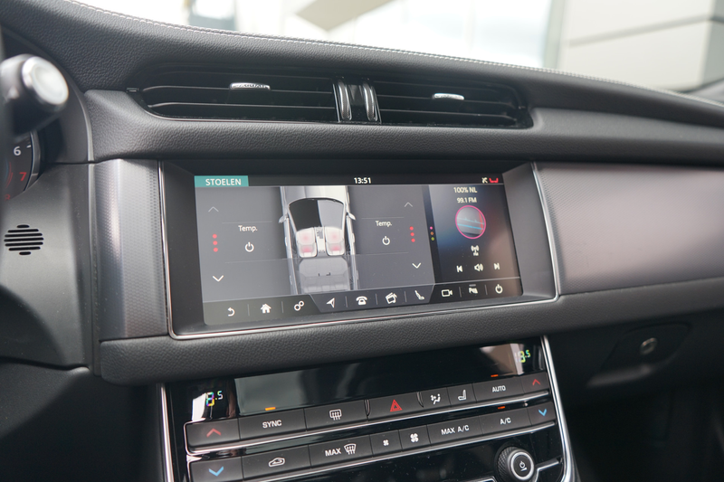 Jaguar XF Sportbrake 2.0t R-Sport | Panoramadak | Voorstoele — photo 24