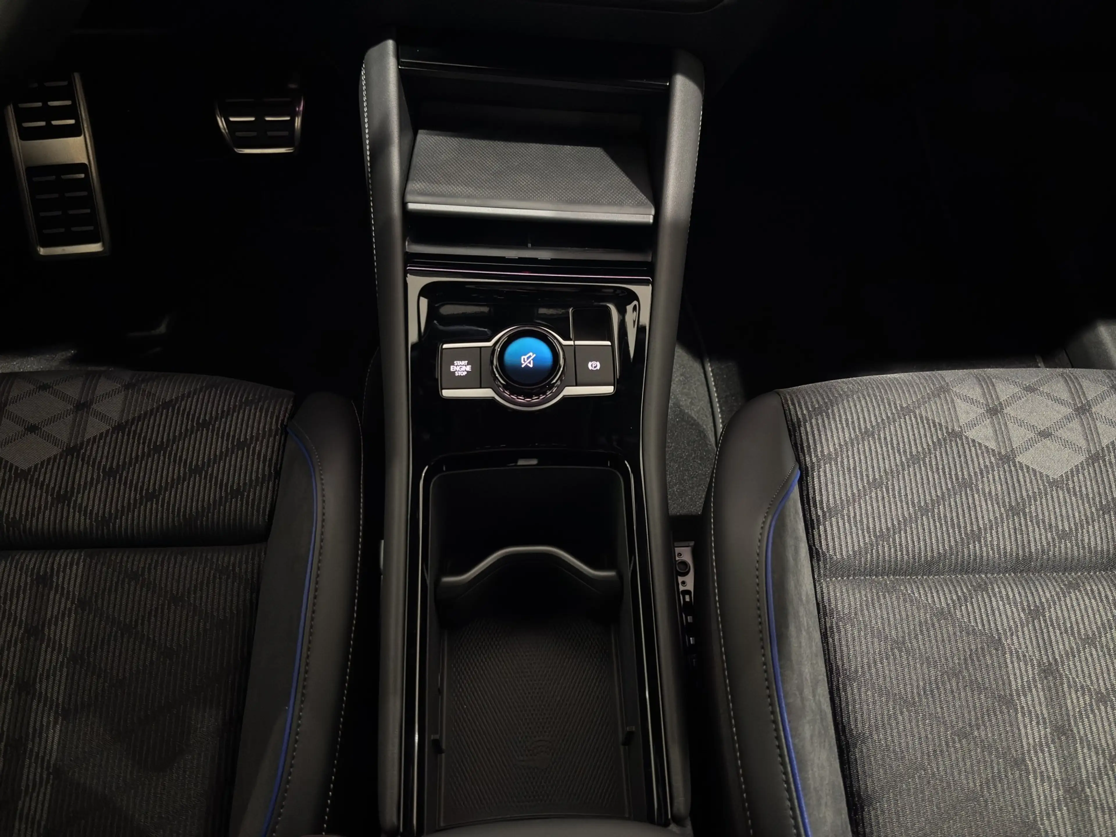 Volkswagen Tayron R-Line 2.0 TDI 4M ACC DynLicht HUD — photo 13