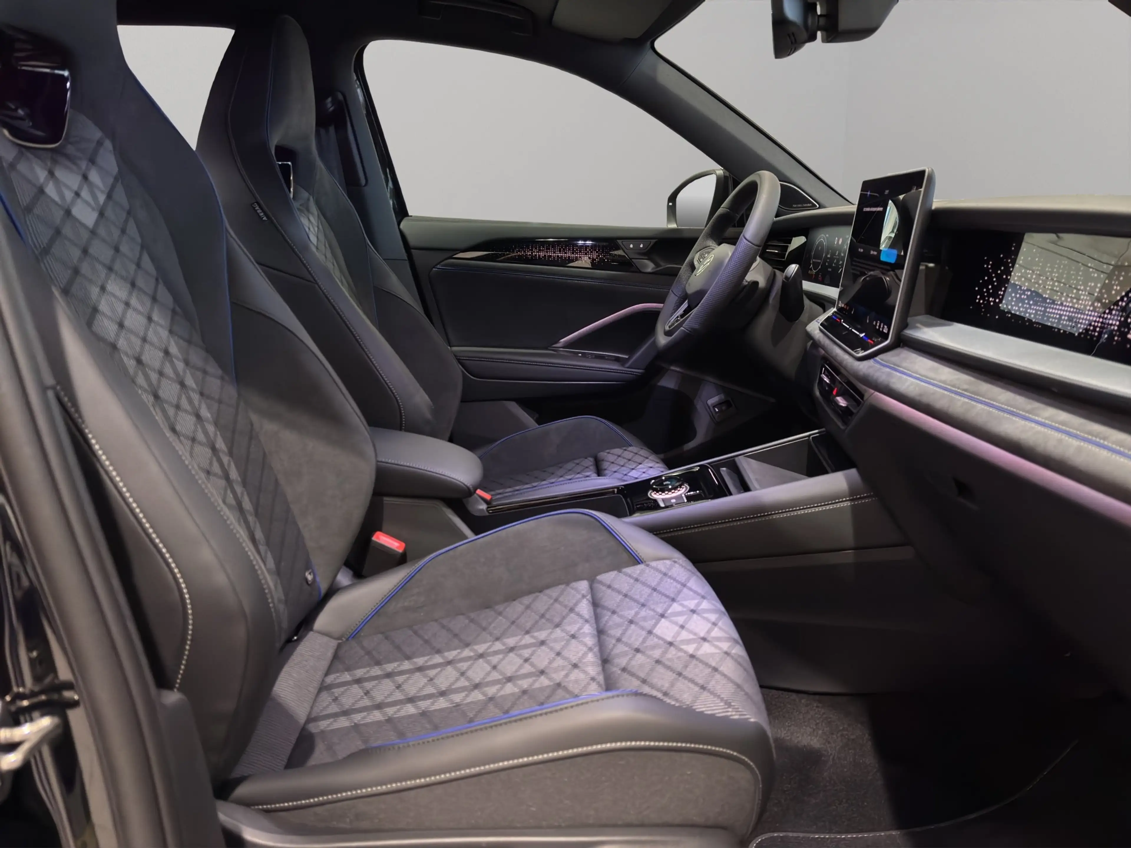 Volkswagen Tayron R-Line 2.0 TDI 4M ACC DynLicht HUD — photo 6
