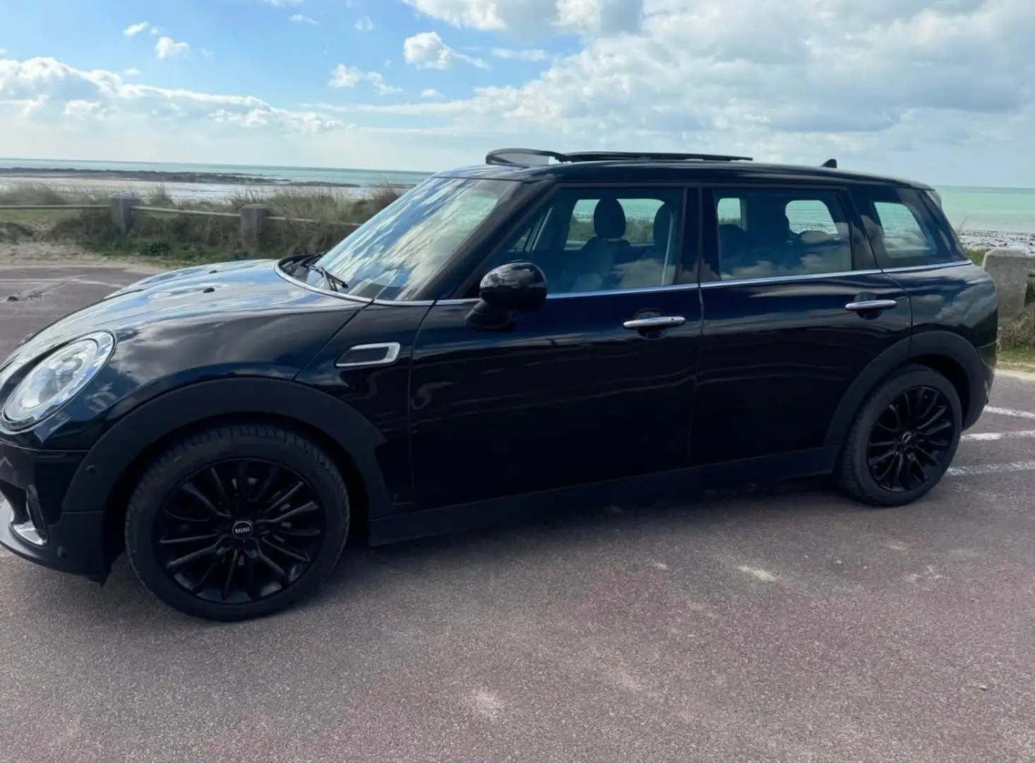 MINI Cooper D Clubman Clubman Cooper D 150 ch Finition Red Hot Chili A Noir - 1