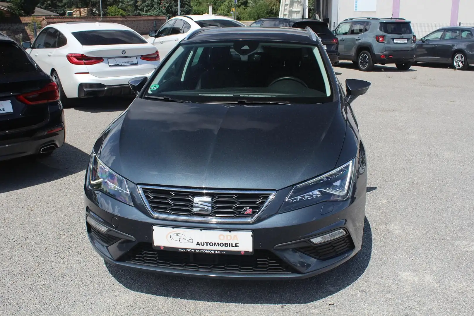 SEAT Leon ST FR Black Matt Edition=NAVI=LED=ACC Grau - 2