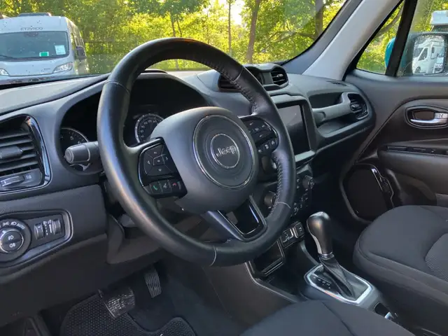Jeep Renegade view 10