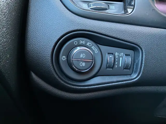 Jeep Renegade view 21