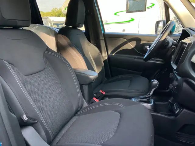 Jeep Renegade view 25