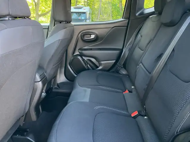 Jeep Renegade view 11