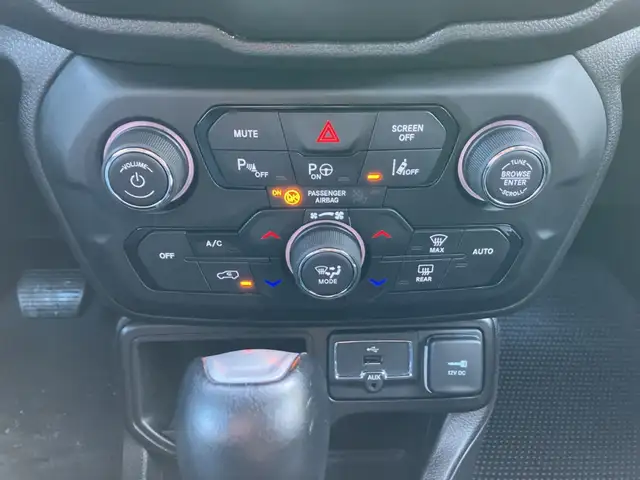 Jeep Renegade view 18