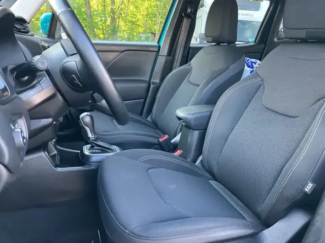 Jeep Renegade view 9