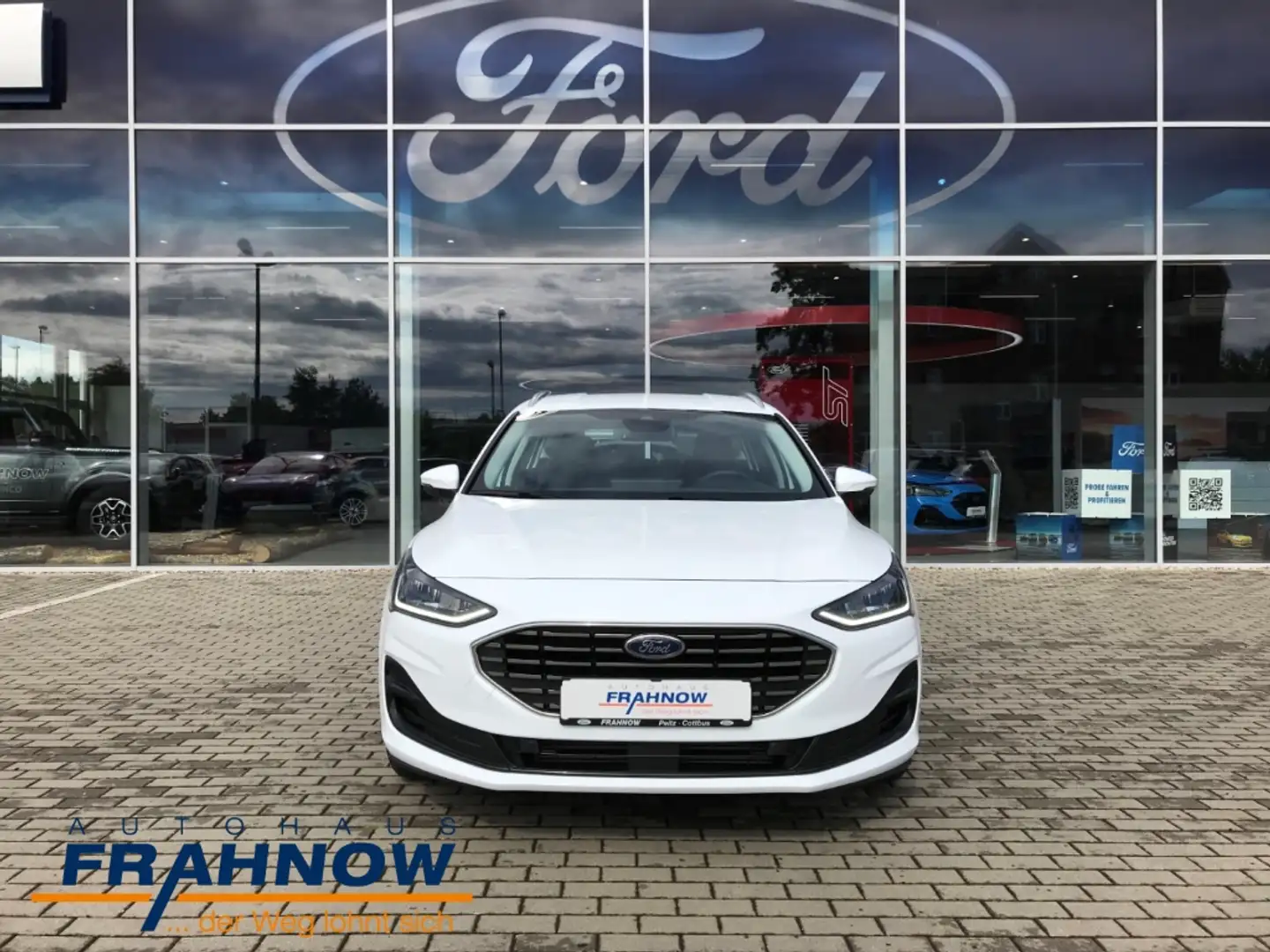Ford Focus Turnier 1.0 EcoBoost Titanium LED NAVI ALU KAMERA Wit - 2