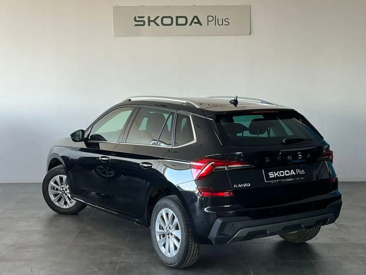 Skoda Kamiq 1.0 TSI Selection DSG7 85kW Negro - 2