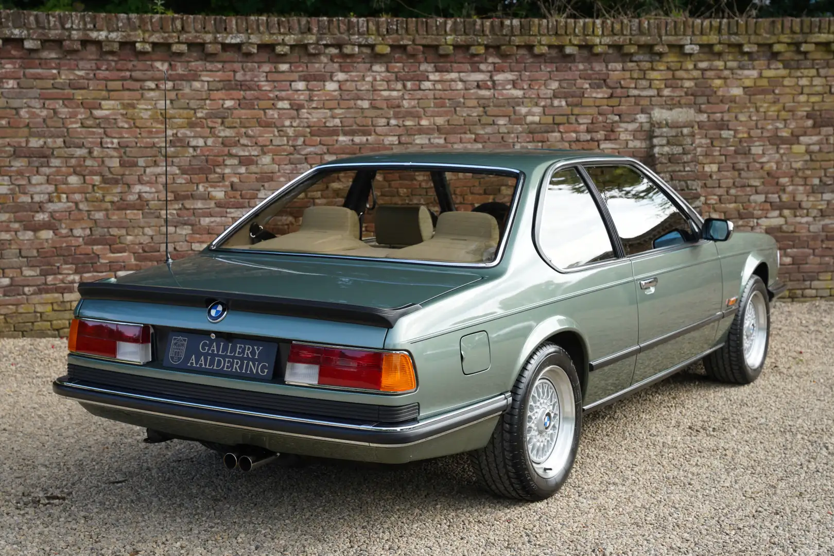 BMW 635 Csi "Less than 42.000 KM - Factory new condition" Grün - 2
