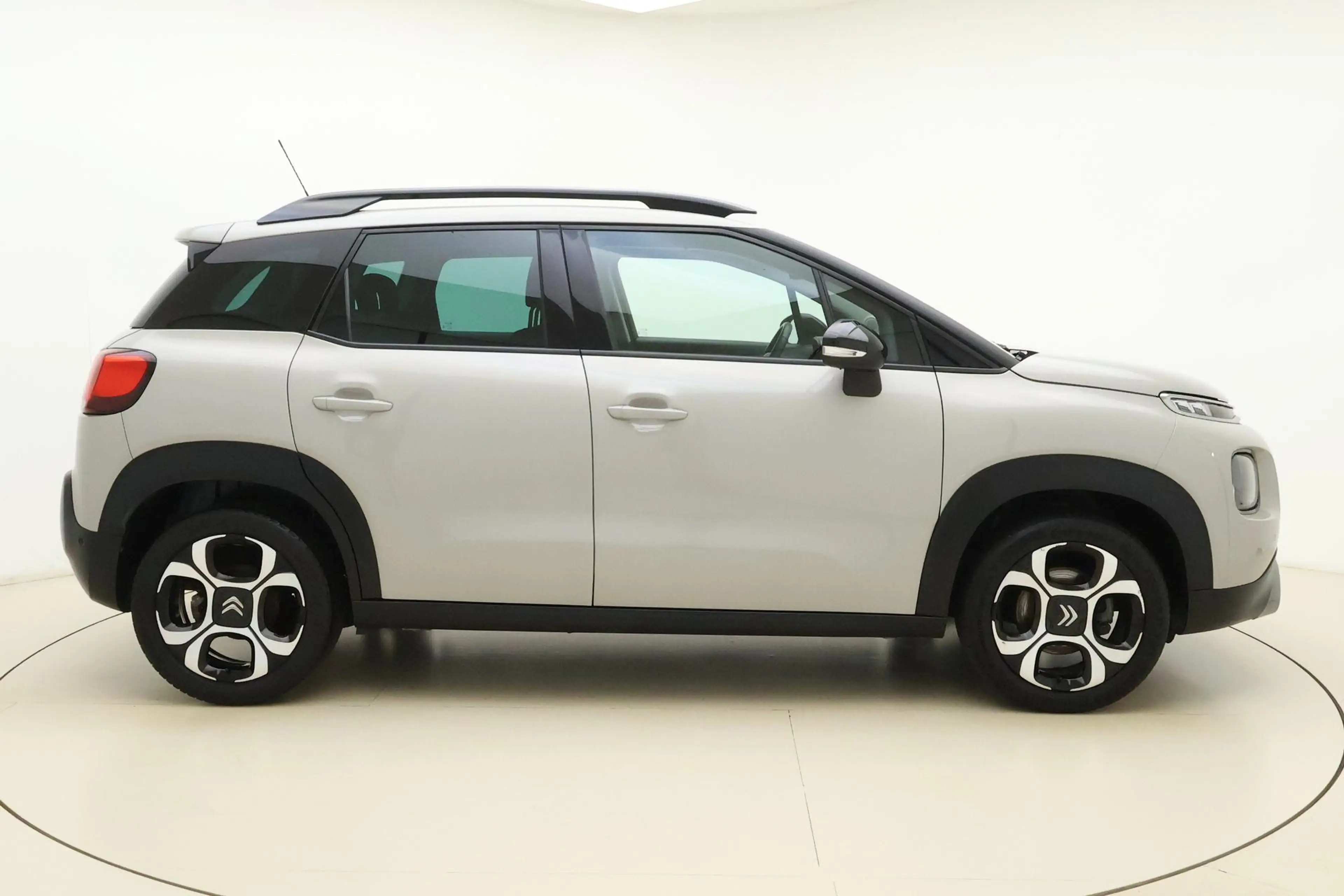 Citroen C3 Aircross 1.2 PureTech S&S Shine 110 PK | Navigatie | Keylee — photo 9