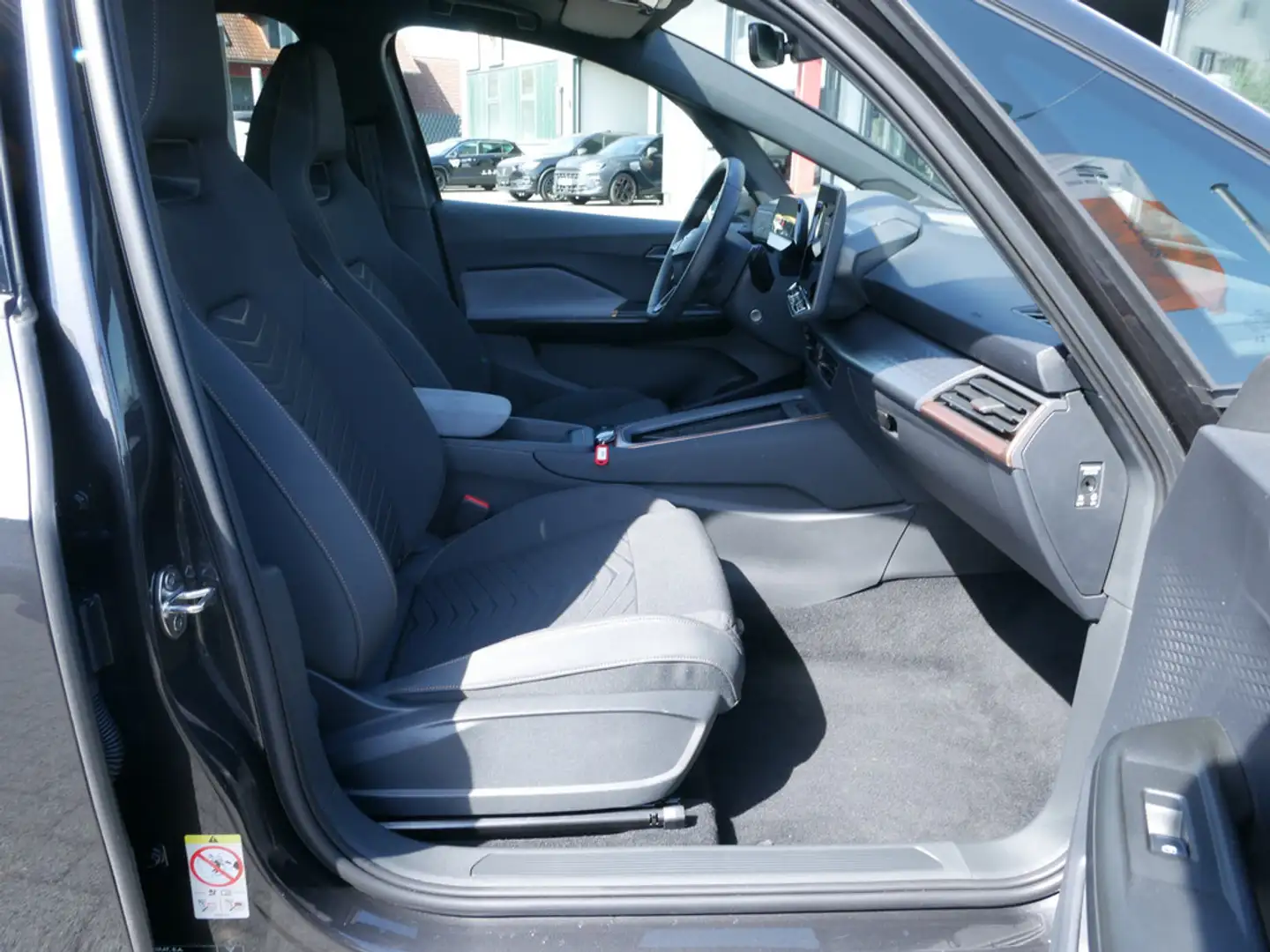 CUPRA Born 170 kW 82kWh PDC SHZ KAMERA NAVI ACC LED Grau - 2