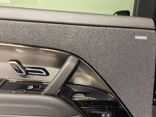 Land Rover Range Rover Sport view 15
