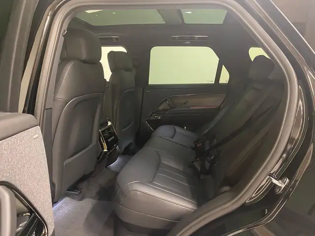 Land Rover Range Rover Sport view 12
