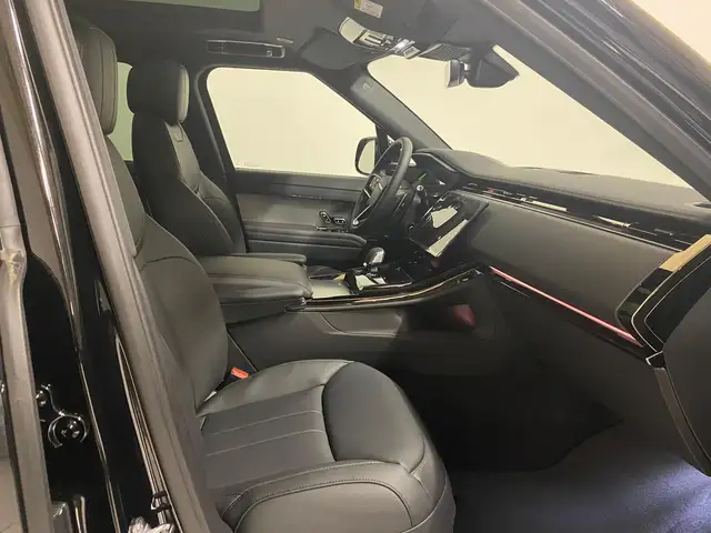 Land Rover Range Rover Sport view 3